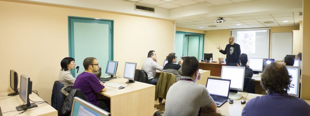You are currently viewing Psychologie des couleurs : créez un cadre favo­rable à la formation