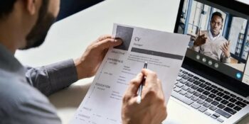 Comment utili­ser ChatGPT pour rédi­ger votre CV