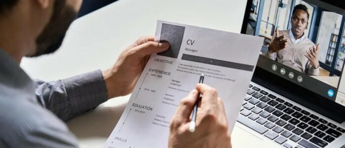 Comment utili­ser ChatGPT pour rédi­ger votre CV