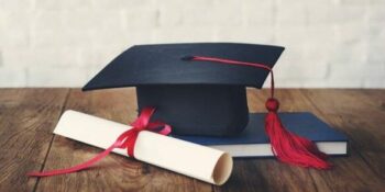 La véri­fi­ca­tion des diplômes lors du recru­te­ment : est-ce essen­tiel ou superficiel ?