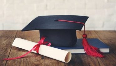 La véri­fi­ca­tion des diplômes lors du recru­te­ment : est-ce essen­tiel ou superficiel ?