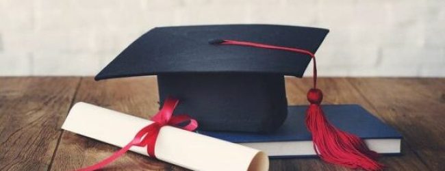 La véri­fi­ca­tion des diplômes lors du recru­te­ment : est-ce essen­tiel ou superficiel ?