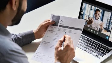 Comment utili­ser ChatGPT pour rédi­ger votre CV